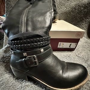 SO Olive Womens Boots Black size 6WC EUC